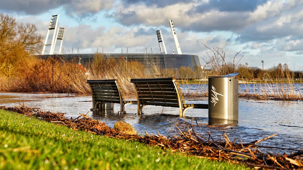 Osterdeich bei Hochwasser, Weserstadion