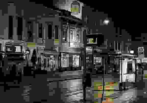 Haltestelle Sielwall, abends (Lockdown, Pandemie 2020)