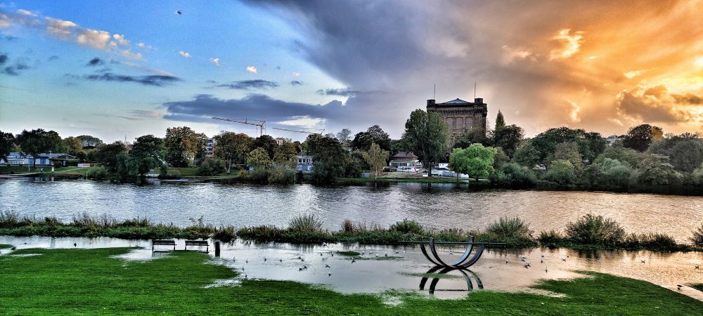 Hochwasser. Wasserturm auf dem Werder (Umgedrehte Kommode)